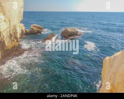 Ouverture des grottes de la mer Méditerranée à Rosh Hanikra, Galilée occidentale Région, district nord d'Israël.. Banque D'Images