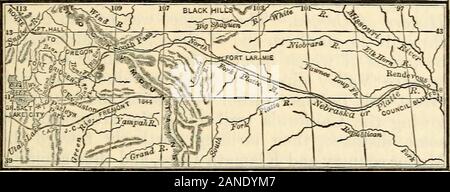 L'histoire du Nevada, du Colorado et du Wyoming, 1540-1888 . l, pas theSalt r Lac&lt;jute, pour qui n'était pas connue jusqu'à l'yearafterwards. Nous avons obtenu un livre écrit par Hastings,Lxt&Lt ;)le pays place, et illustrant dans glow-ing les couleurs. Nous avons lu avec grand intérêt. Nous metHastings sur le chemin. À Fort Hall nous campe&lt;temps lsome, et recruté nos animaux, qui avait être NOMEXCLATUEE- de nouveau. 61 venir beaucoup à ce tioie blasé, l'alimentation étant rares.Il y a le parti divisé, et ceux d'entre nous qui werebound pour CaHfornia rejoint d'autres, et d'un newparty a été constitué, avec près de 15 wagons. Westarted Banque D'Images