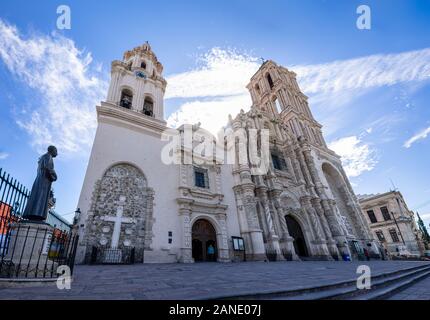 Saltillo, Coahuila, Mexique - Le 21 novembre 2019 : catedral de Santiago Apóstol, dans la région de Saltillo, à l'hôtel plaza de armas soulevée en 1745 par le prêtre Felipe S Banque D'Images