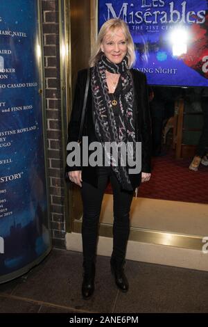 Hermione Norris assiste à la Les Miserables' musical, soirée gala au Sondheim Theatre de Londres. Banque D'Images