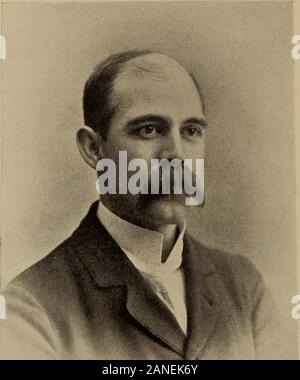 Les hommes de progrès, des notes biographiques et des portraits de dirigeants du monde des affaires et de la vie professionnelle dans l'état de Rhode Island et les plantations de Providence . andTreasurer résident de la Providence Machine Company, est né à New Bedford, Massachusetts, le 2 novembre 1863,r, fils de Charles M. et Amanda E. (Hill)Peirce. Il est un petit-fils de feu le bien-knownThomas J. Hill. Il a fait ses premières années l'écoles publiques de l'New Bedford, et en guerre-ners Business College de la Providence. En 1881, il a été apprenti chez Brown & Sharpe la fabri-cation Company pour trois ans. En 1884, il en-ment l'emploi de Banque D'Images