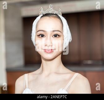 New York, NY - 16 janvier 2020 : danseur Qi Bingxue répond aux médias à l'aperçu de la presse de Grand Lac des cygnes par le Ballet de Shanghai, au Lincoln Center, David Koch Theatre Banque D'Images