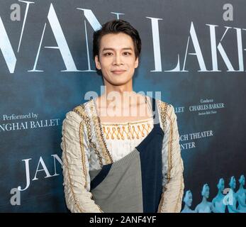 New York, États-Unis. 16 janvier, 2020. Dancer Wu Husheng répond aux médias à l'aperçu de la presse de Grand Lac des cygnes par le Ballet de Shanghai, au Lincoln Center, David Koch Theatre (photo de Lev Radin/Pacific Press) Credit : Pacific Press Agency/Alamy Live News Banque D'Images