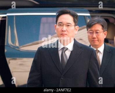 Haute cour de Séoul en Corée du Sud. 17 janvier, 2020. Séoul, Corée du Sud. 17 janvier, 2020. Lee Jae-Yong, Jan 17, 2020 : Samsung Electronics Vice-président Lee Jae-Yong arrive à la Haute Cour de Séoul à Séoul, Corée du Sud. Lee a assisté à un procès en appel le vendredi après que la Cour suprême a ordonné la cour d'appel en août 2019, de revoir sa prison avec sursis pour lui plus de corruption d'un confident de l'ancien président Park Geun-Hye emprisonnés, les médias locaux ont rapporté. Credit : Lee Jae-Won/AFLO/Alamy Live News Banque D'Images