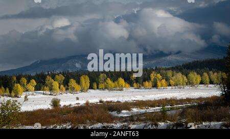 Les nuages orageux sur le Grand Teton National Park à l'automne, Banque D'Images