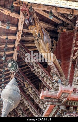 Sculptures d'incarnations de Vishnu au temple de Changu Narayan dans la vallée de Katmandou, Népal Banque D'Images