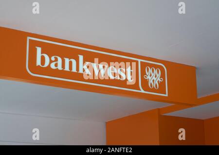 Brisbane, Queensland, Australie - 30 décembre 2019 : vue sur le Bankwest sign en face de l'entrée de la banque sur Queenstreet mall à Brisbane Banque D'Images