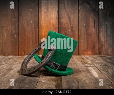 Lutin en bois chapeau Banque D'Images