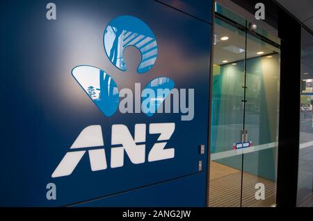 Brisbane, Queensland, Australie - 3 janvier 2020 : ANZ (Australia and New Zealand Banking Group) Bank sign in front of a bank building en Br Banque D'Images