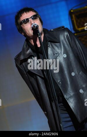 09/11/2008 Milan Italie , concert en direct de l'Oasis au Rai Studies : Liam Gallagher pendant le concert Banque D'Images