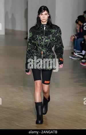 Heron Preston AW20 piste pendant la Fashion Week de Paris Carnet d'hommes Janvier 2020 - Paris, France 16/01/2020 | Le monde d'utilisation Banque D'Images