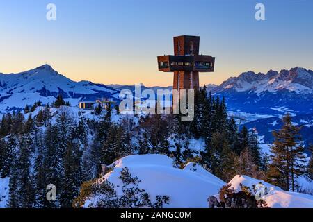 Jakob in Haus : sommet cross, Jakobskreuz, montagne en arrière-plan de Buchensteinwand sommet Kitzbüheler Horn, Wilder Kaiser en montagne Kitzbüheler Al Banque D'Images