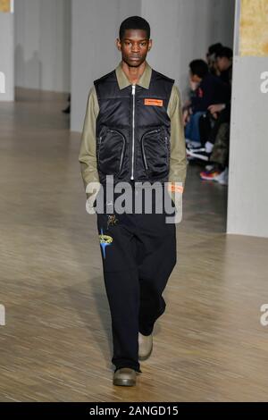 Heron Preston AW20 piste pendant la Fashion Week de Paris Carnet d'hommes Janvier 2020 - Paris, France 16/01/2020 | Le monde d'utilisation Banque D'Images