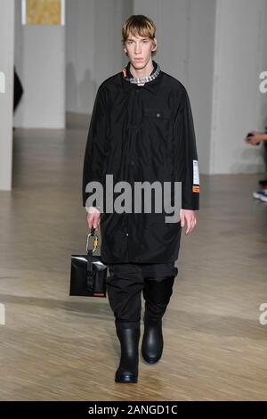 Heron Preston AW20 piste pendant la Fashion Week de Paris Carnet d'hommes Janvier 2020 - Paris, France 16/01/2020 | Le monde d'utilisation Banque D'Images