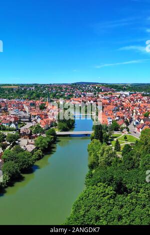 Vue aérienne sur la ville de Rottenburg am Neckar à blue sky Banque D'Images