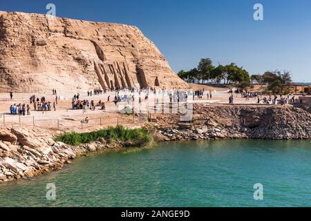 Temples D'Abu Simbel, Grand Temple Et Lac Nasser, Monuments Nubiens, Abu Simbel, Gouvernorat D'Assouan, Egypte, Afrique Du Nord, Afrique Banque D'Images