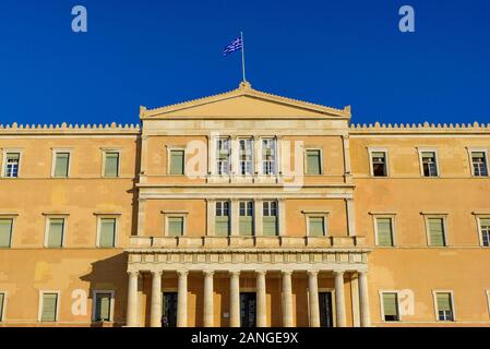 Le parlement hellénique, le parlement de la Grèce à la place Syntagma à Athènes Banque D'Images