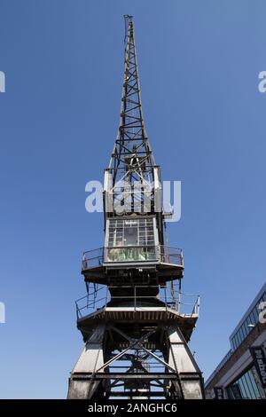 BRISTOL, Royaume-Uni - 10 avril, 2019. Le port de Bristol Bristol aka Docks avec vieille grue de chargement. Bristol, Angleterre, Royaume-Uni, 10 avril 2019 Banque D'Images