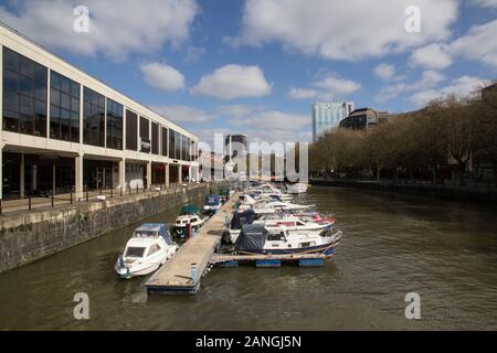 BRISTOL, Royaume-Uni - 10 avril, 2019. Le port de Bristol Bristol aka Docks existe depuis le 13ème siècle, réaménagé au 19e siècle est souvent appelé le Banque D'Images