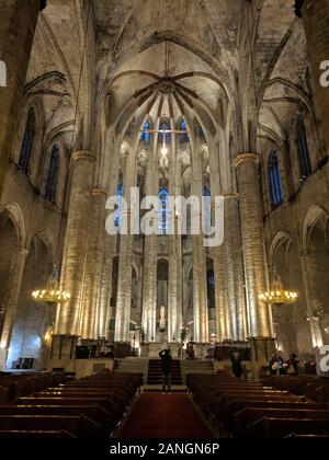 Barcelone, Catalogne, Espagne, janvier 2019, les gens de la cathédrale de Barcelone, avec des piliers en vue Banque D'Images