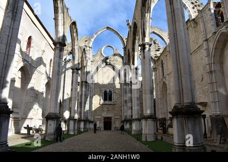 Ruines du couvent Carmo, Largo do Carmo, Lisbonne, Portugal Banque D'Images