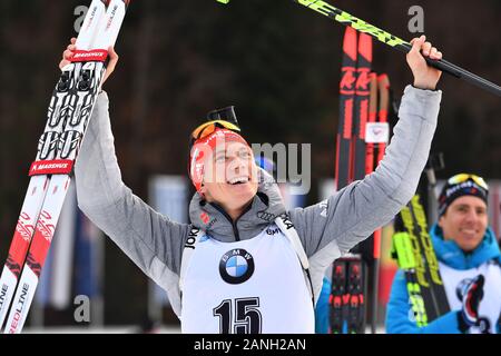 Benedikt DOLL (GER), la jubilation, la joie, l'enthousiasme après la 3e place, cérémonie de remise des prix, l'action, seule image, couper seul motif, la moitié de la figure, la moitié de la figure. 10 km sprint hommes, les hommes sur 16.01.2020. Coupe du monde de Biathlon IBU 2020 à Ruhpolding, saison 2019-2020. Dans le monde d'utilisation | Banque D'Images