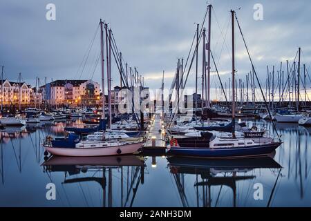 Au lever du soleil, Marina de Carrickfergus Banque D'Images