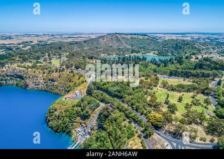 Vue aérienne de la vallée du Lac Bleu et lac à Mount Gambier, Australie du Sud Banque D'Images