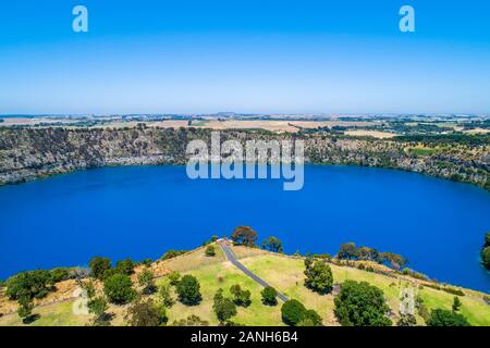 Le lac de cratère bleu à Mount Gambier, Australie du Sud - vue aérienne Banque D'Images