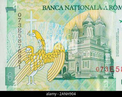 La Cathédrale de Curtea de Arges portrait d'argent roumain 1 Leu 2005 euros. Le projet de loi de l'argent vert close up Banque D'Images