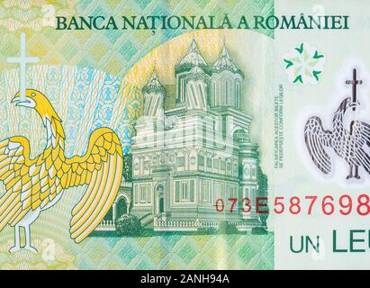 La Cathédrale de Curtea de Arges portrait d'argent roumain 1 Leu 2005 euros. Le projet de loi de l'argent vert close up Banque D'Images