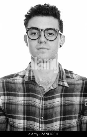 Portrait de jeune homme hipster beau en noir et blanc Banque D'Images