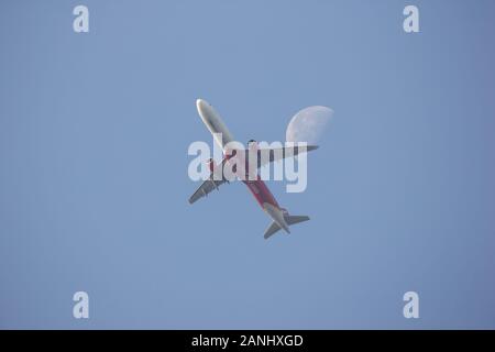 Chiang Mai, Thaïlande - 17 janvier 2020 : Lune et HS-VKG A321-200 de la compagnie Vietjet. Décollage de l'Aéroport International de Chiang Mai à Bangkok Ai Banque D'Images