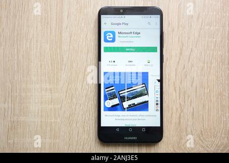 Application Microsoft Edge sur le site Web Google Play Store affichée sur le smartphone Huawei an 6 2018 Banque D'Images