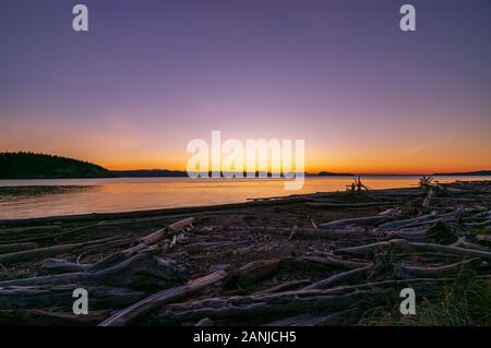 L'île de Whidbey Lever du soleil donnant sur la baie de la rivière Skagit Banque D'Images