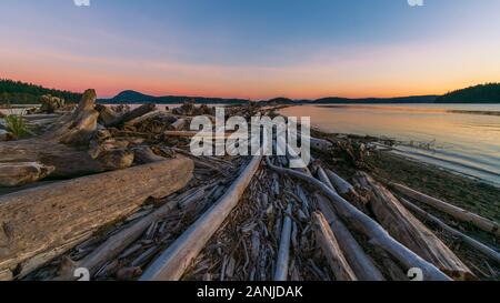 Lever du soleil sur l'île de Whidbey Ben Ure Spit Banque D'Images