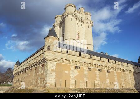 Le donjon du château de Vincennes, vu de la rue Banque D'Images