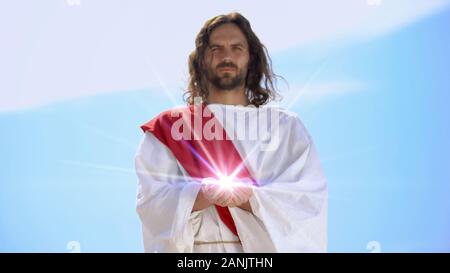 Maintenant Jésus lumière spirituelle contre ciel, concept de la guérison, miracle religieux Banque D'Images