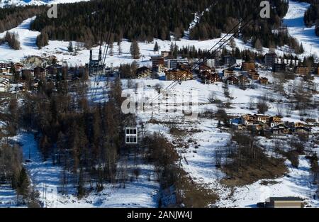 Téléphérique de la Vanoise Express voyageant de Peisey Vallandry à Les Arcs vers le côté de La Plagne. Banque D'Images