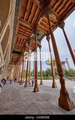 Colonnes d'Hovuz ou mosquée Bolo Bolo Hauz mosquée, Boukhara, Ouzbékistan, l'Asie centrale Banque D'Images