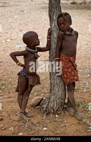 Enfants Himba, Kaokoland, Namibie Banque D'Images