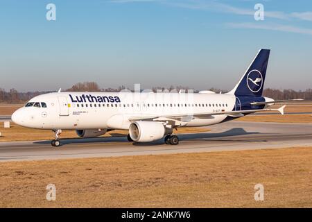 Munich, Allemagne - le 16 janvier 2020 : Lufthansa Airbus A320 avion à l'aéroport de Munich (MUC) en Allemagne. Airbus est un constructeur aéronautique de Toulous Banque D'Images