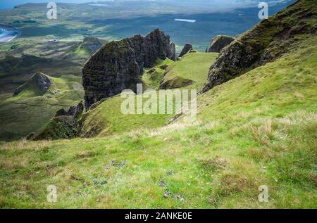 Vue panoramique sur la table près du Quiraing sur l'île de Skye, Écosse, Royaume-Uni Banque D'Images