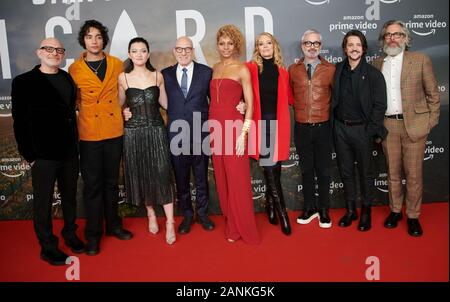 17 janvier 2020, Berlin : Actifs Goldsman, producteur, Evan Evagora, acteur, Isa Briones, actrice, Patrick Stewart, acteur, Michelle Hurd, actrice, Jeri Ryan, l'actrice Kirsten Beyer, actrice, Alex Kurtzman, producteur, Jonathan del Arco, Acteur et producteur, Michael Chabon (l-r) arrivent à la 'Star Trek : Picard' event au Zoo Palast. Photo : Annette Riedl/dpa Banque D'Images