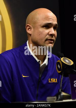 Janvier 17, 2020 New Orleans, LA...(Photo d'archives) LSU Tigers Baylor embauché coordonnateur défensif Dave Aranda comme son nouvel entraîneur-chef jeudi, trois jours après les Tigres ont terminé leur championnat national invaincu...Aranda, un entraîneur en chef pour la première fois, prend un grand programme 12 en bien meilleur état qu'il était quand il n'y a Matt Rhule il y a plus de trois ans, photographié ici en 2020 pour le Championnat National Collège Journée des médias le 11 janvier 2020, à New Orleans, LA. (Photographe complète absolue & Company Crédit : Jose Marin / MarinMedia.org / Cal Sport Media) (HOLLYWOOD, VIE Banque D'Images