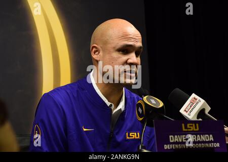 Janvier 17, 2020 New Orleans, LA...(Photo d'archives) LSU Tigers Baylor embauché coordonnateur défensif Dave Aranda comme son nouvel entraîneur-chef jeudi, trois jours après les Tigres ont terminé leur championnat national invaincu...Aranda, un entraîneur en chef pour la première fois, prend un grand programme 12 en bien meilleur état qu'il était quand il n'y a Matt Rhule il y a plus de trois ans, photographié ici en 2020 pour le Championnat National Collège Journée des médias le 11 janvier 2020, à New Orleans, LA. (Photographe complète absolue & Company Crédit : Jose Marin / MarinMedia.org / Cal Sport Media) (HOLLYWOOD, VIE Banque D'Images
