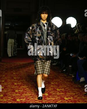 London,UK, le 05 Jan, 2020, Edward Crutchley mode nouvelle collection lors de la London Fashion Week Mens Automne Hiver 2020, Automne Hiver 2020 à la SAF Banque D'Images