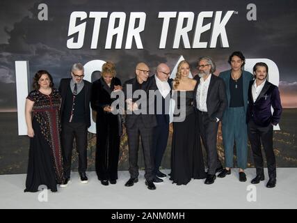 Londres, ANGLETERRE - 15 janvier : Kirsten Beyer, Alex Kurtzman, Michelle Hurd, Sir Patrick Stewart, Akiva Goldsman, Jeri Ryan, Michael Chabon, Evan Evagor Banque D'Images