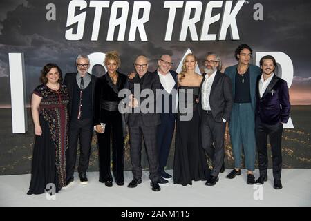 Londres, ANGLETERRE - 15 janvier : Kirsten Beyer, Alex Kurtzman, Michelle Hurd, Sir Patrick Stewart, Akiva Goldsman, Jeri Ryan, Michael Chabon, Evan Evagor Banque D'Images