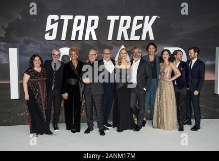 Londres, ANGLETERRE - 15 janvier : Kirsten Beyer, Alex Kurtzman, Michelle Hurd, Sir Patrick Stewart, Akiva Goldsman, Jeri Ryan, Michael Chabon, Evan Evagor Banque D'Images